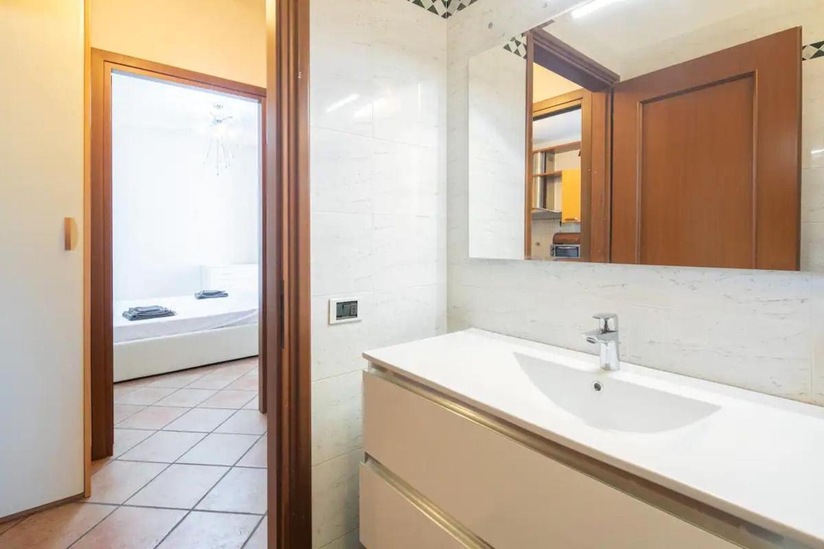 Suite Con 2 Balconi - 6 Guest Prato  Exterior foto