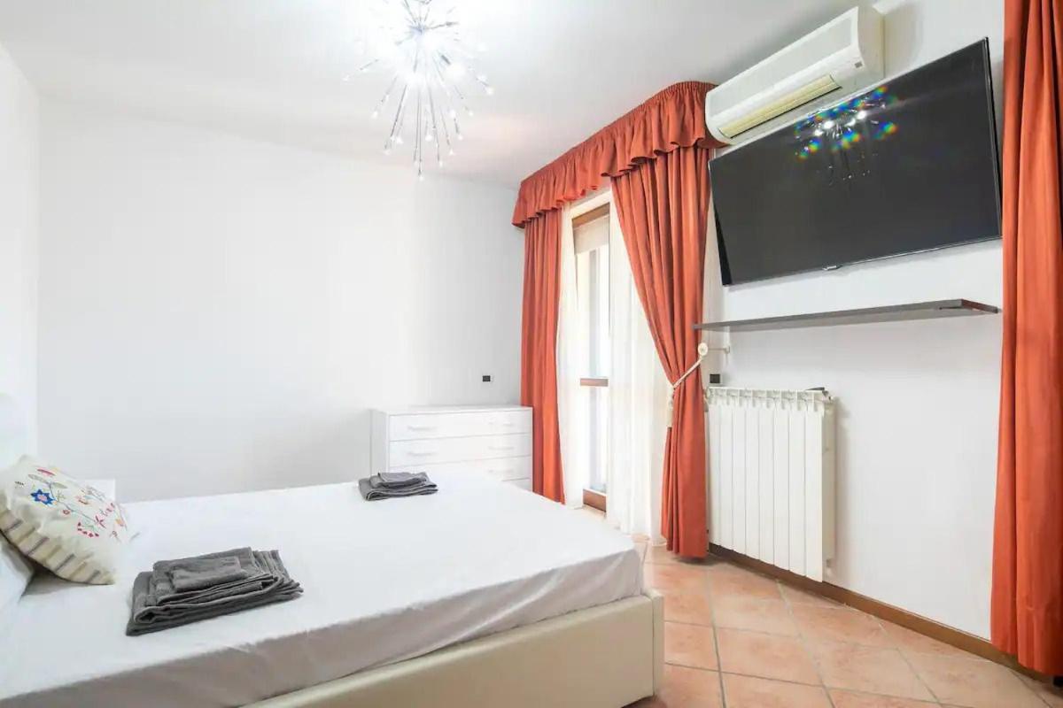 Suite Con 2 Balconi - 6 Guest Prato  Exterior foto