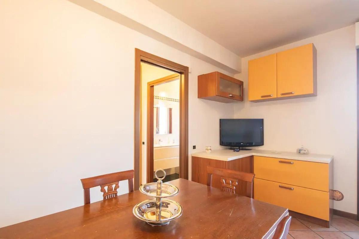 Suite Con 2 Balconi - 6 Guest Prato  Exterior foto